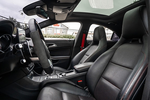 Mercedes-Benz CLA45 19 of 30