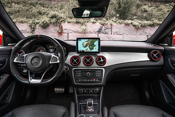Mercedes-Benz CLA45 27 of 30