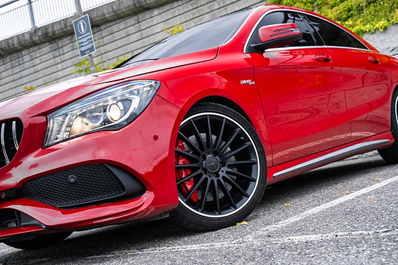 Mercedes-Benz CLA45 13 of 30