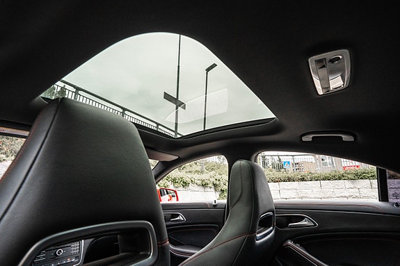 Mercedes-Benz CLA45 26 of 30