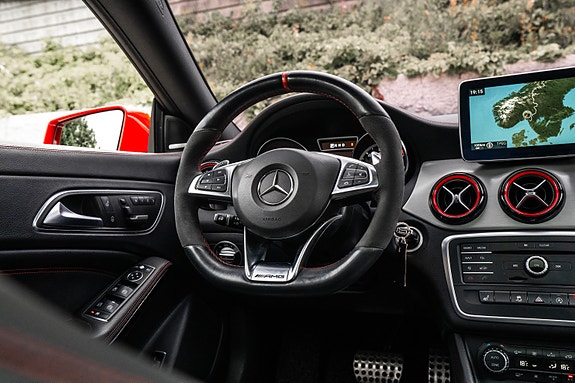Mercedes-Benz CLA45 28 of 30