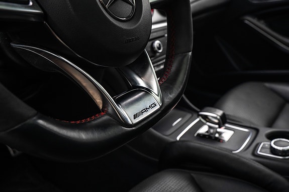 Mercedes-Benz CLA45 25 of 30