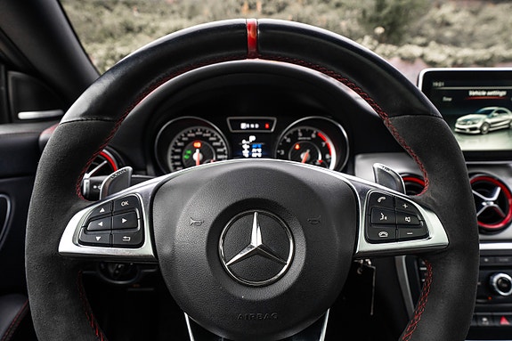 Mercedes-Benz CLA45 29 of 30