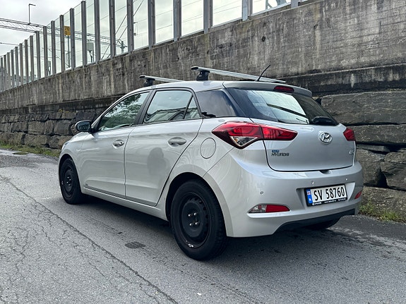 Hyundai i20 8 of 24
