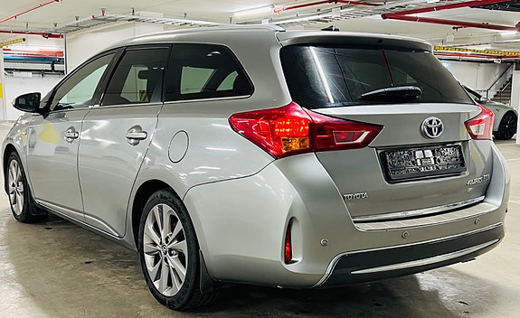 Toyota Auris 13 of 30