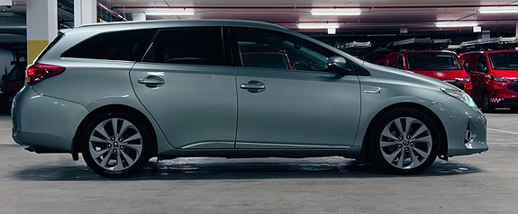 Toyota Auris 8 of 30