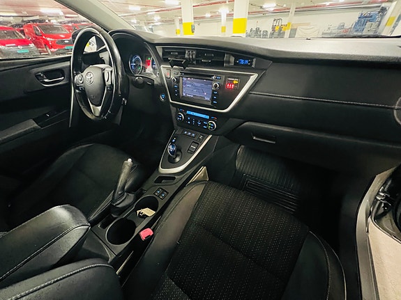 Toyota Auris 22 of 30