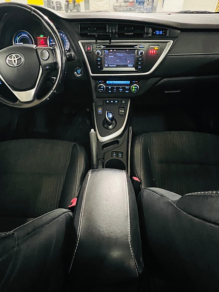 Toyota Auris 27 of 30
