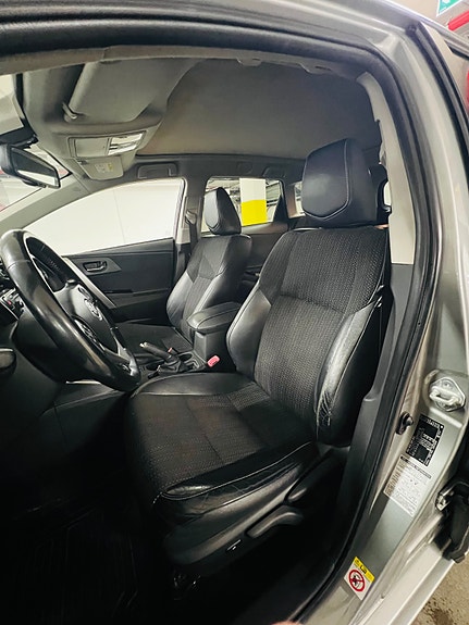 Toyota Auris 24 of 30