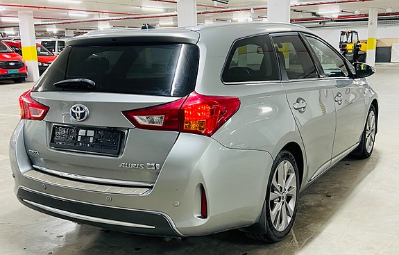 Toyota Auris 11 of 30