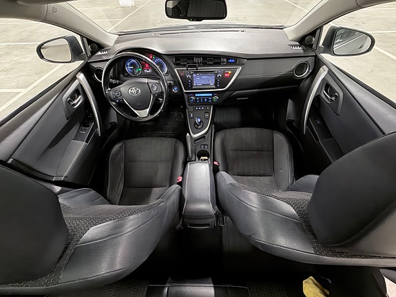 Toyota Auris 26 of 30