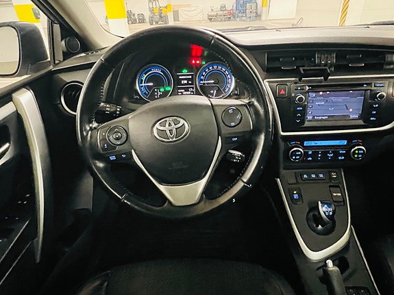 Toyota Auris 28 of 30