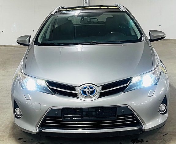 Toyota Auris 5 of 30