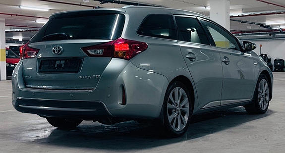 Toyota Auris 7 of 30