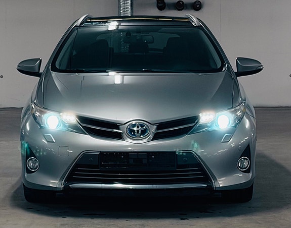 Toyota Auris 4 of 30