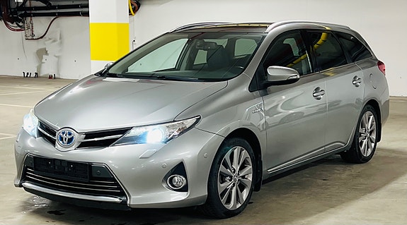 Toyota Auris 2 of 30