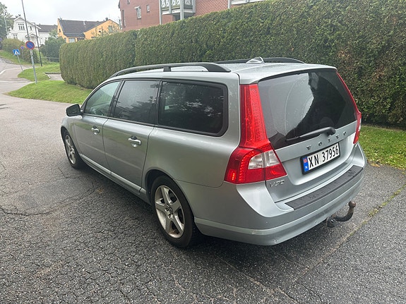 Volvo V70 3 of 11