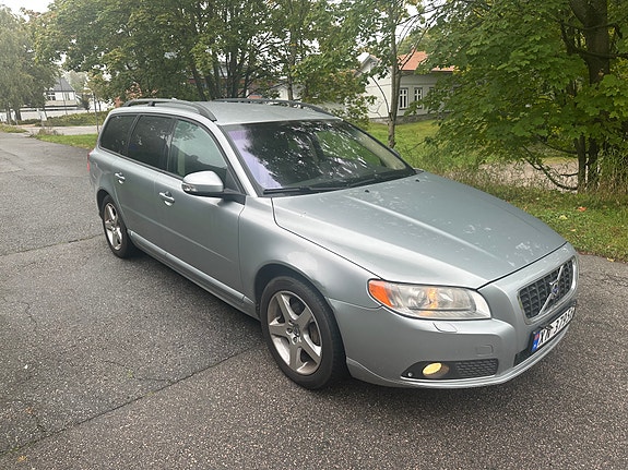 Volvo V70 2 of 11