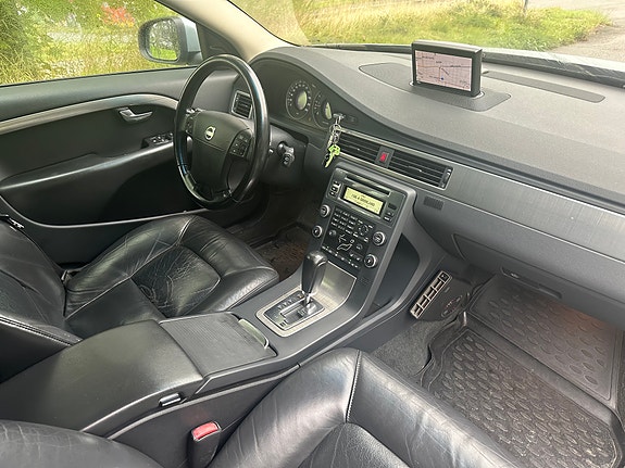 Volvo V70 6 of 11