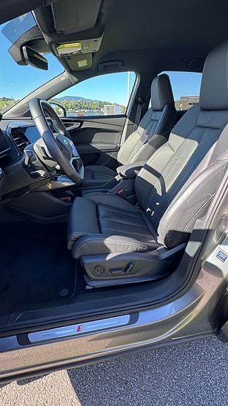 Audi Q4 e-tron 8 of 26