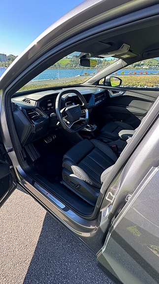 Audi Q4 e-tron 7 of 26