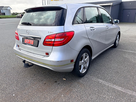 Mercedes-Benz B180 d 9 of 22