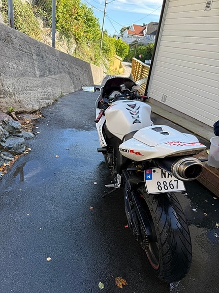 Honda CBR 1000 RR 2 of 4