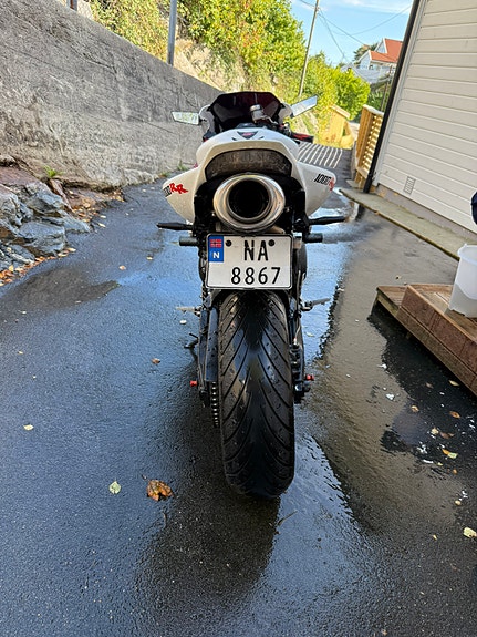Honda CBR 1000 RR 4 of 4