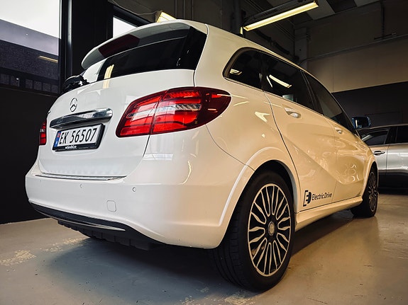 Mercedes-Benz B250 e 12 of 30