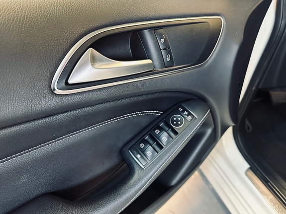 Mercedes-Benz B250 e 17 of 30