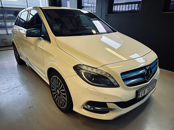 Mercedes-Benz B250 e 3 of 30