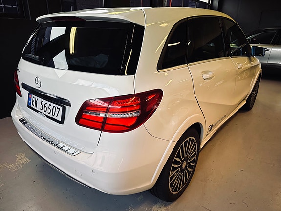 Mercedes-Benz B250 e 11 of 30