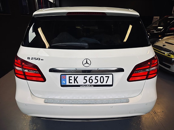 Mercedes-Benz B250 e 9 of 30