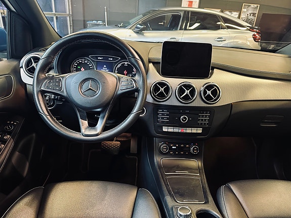 Mercedes-Benz B250 e 13 of 30