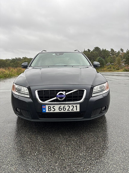 Volvo V70 2 of 24