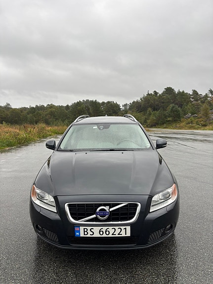 Volvo V70 3 of 24