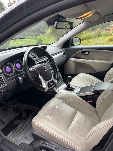 Volvo V70 13 of 24