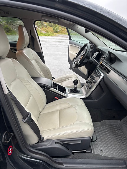 Volvo V70 16 of 24