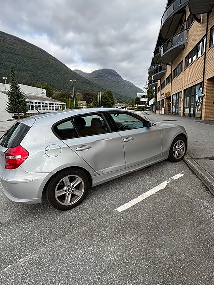 BMW 116i 3 of 7