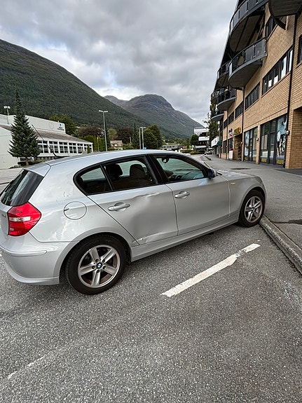 BMW 116i 4 of 7