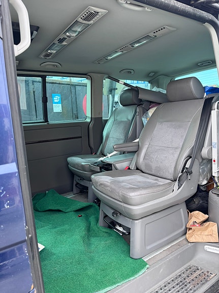 Volkswagen Multivan 3 of 6