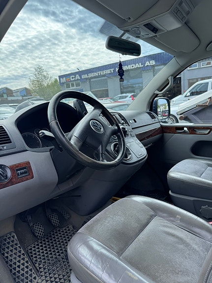 Volkswagen Multivan 5 of 6