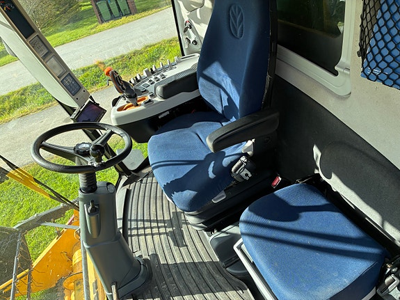 New Holland TC4.90 Treske med 2 stk skjærebord 11 of 15