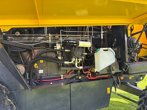 New Holland TC4.90 Treske med 2 stk skjærebord 10 of 15
