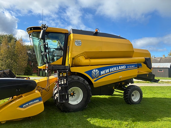 New Holland TC4.90 Treske med 2 stk skjærebord 8 of 15