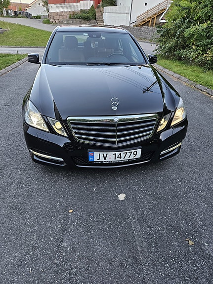 Mercedes-Benz E220 d 3 of 25