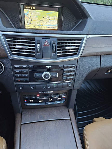Mercedes-Benz E220 d 19 of 25