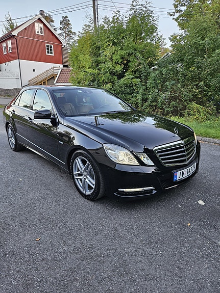 Mercedes-Benz E220 d 2 of 25