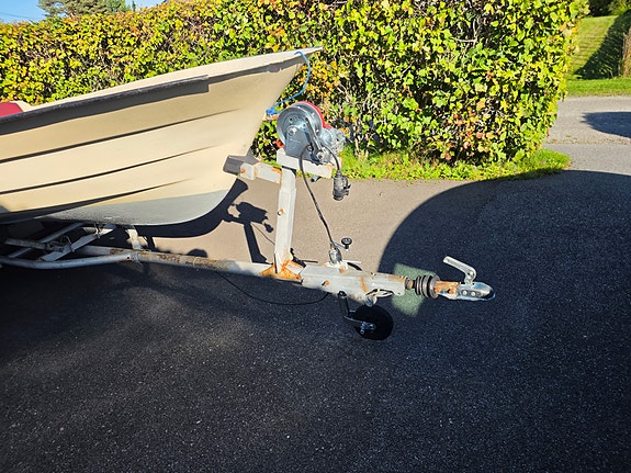 Ca. 14 fots fiskebåt med Mercury 20 hk totakter og registrert henger 9 of 12
