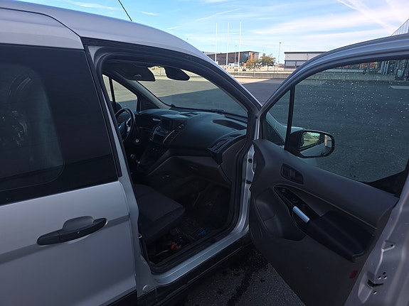 Ford Transit Connect 9 of 11
